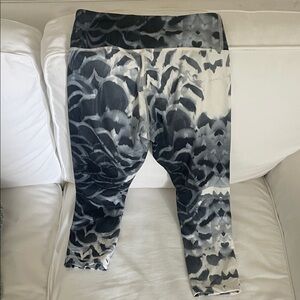 lululemon athletica Black and Gray Patterned Leggings